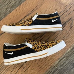 Women’s NIKE